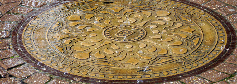 专利名称:一种用于维修道路市政道路上检维修查井的井圈